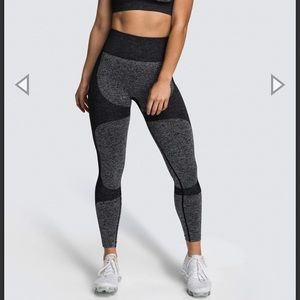 DO YOU EVEN - IMPACT SEAMLESS LEGGINGS - BLACK